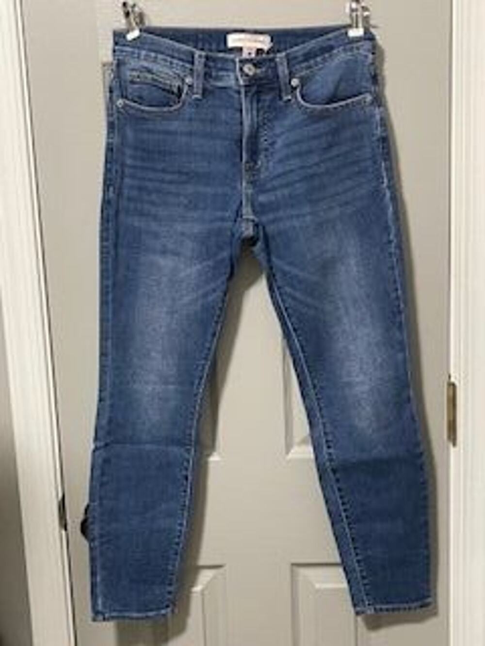 #B757 PRE-LOVED Lucky Brand skinny jeans size 6/28
